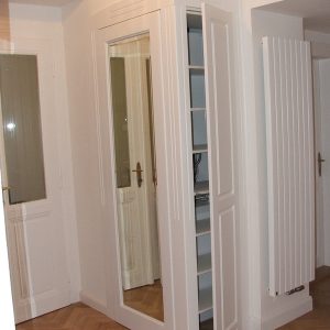 Skřín se zrcadlem3